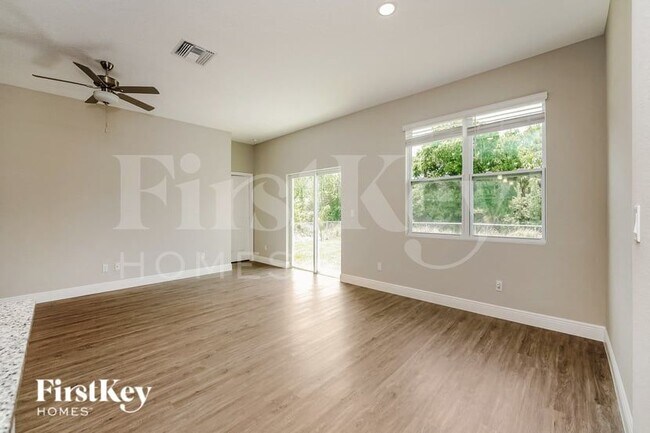 Photo - 612 Reading St SE