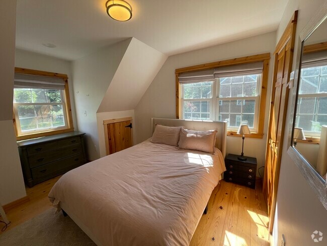 Building Photo - 106 Quail Run Unit Cozy Cottage Rental
