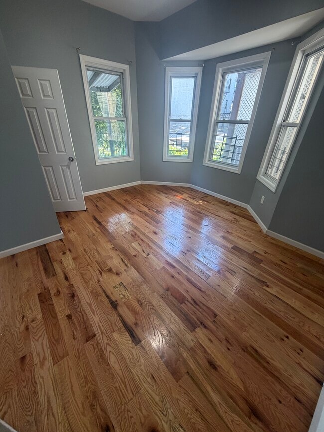 Photo - 2776 Bainbridge Ave Unit 1