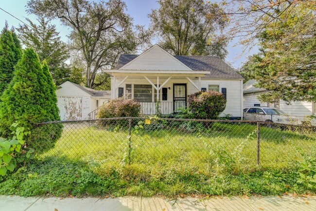 Photo - 759 E Lawrence St