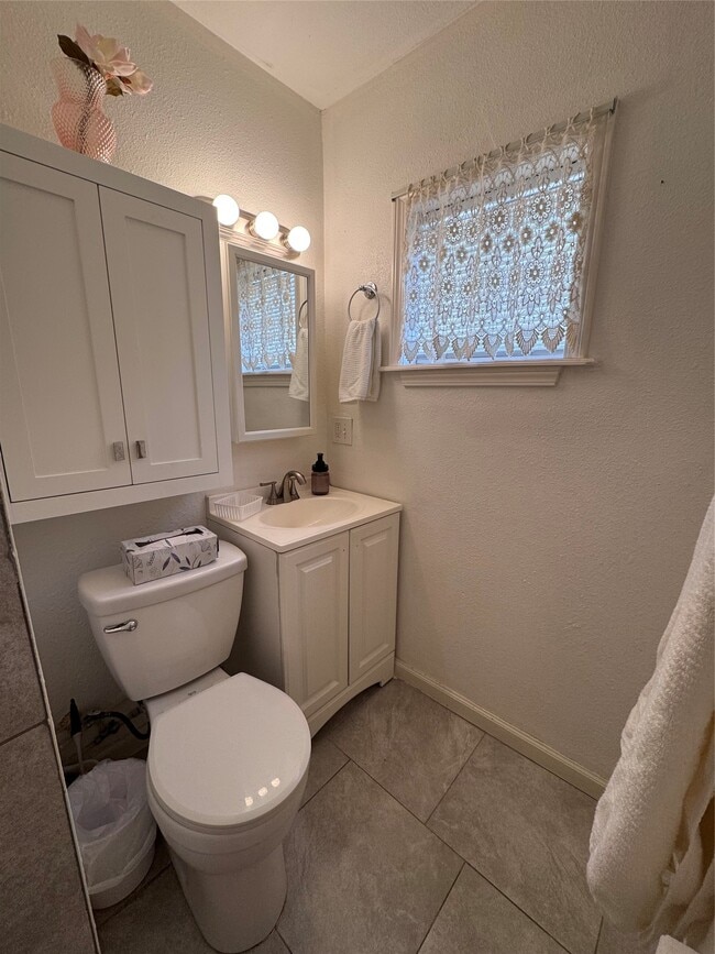 Photo - 1806 Church St