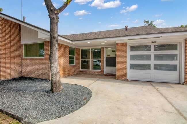 Photo - 1703 Ansbury Dr