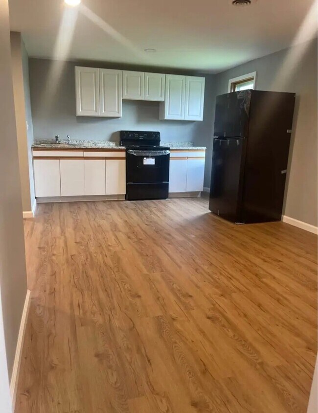 Photo - EZ INDUSTRIES, LLC Unit 3