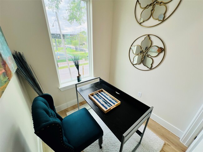 Photo - 3229 Tuam St