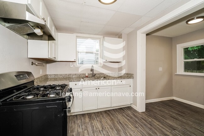 Photo - 560 Garry Rd