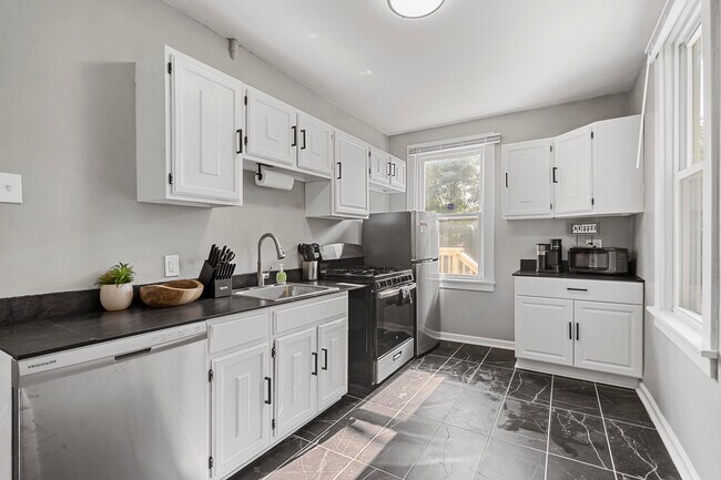 Photo - 101 Flora St