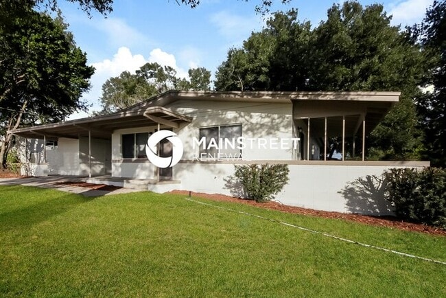 Photo - 3 Bedroom Pet-Friendly Home in WINTER HAVEN, FL with Main Street Renewal