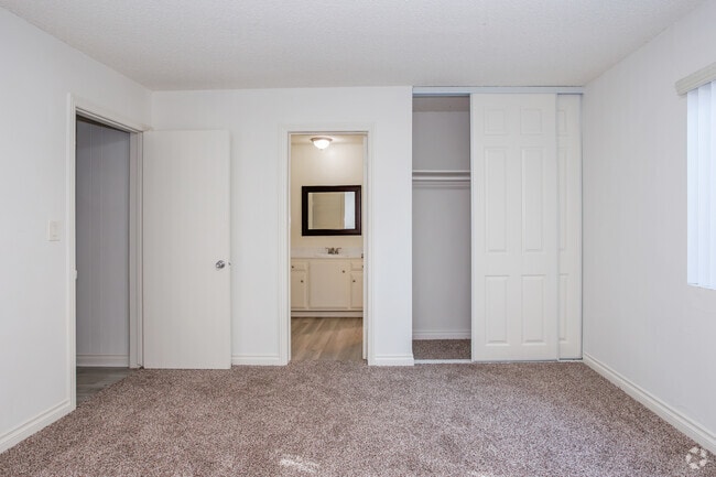 1BR, 1BA - 662SF - Bedroom