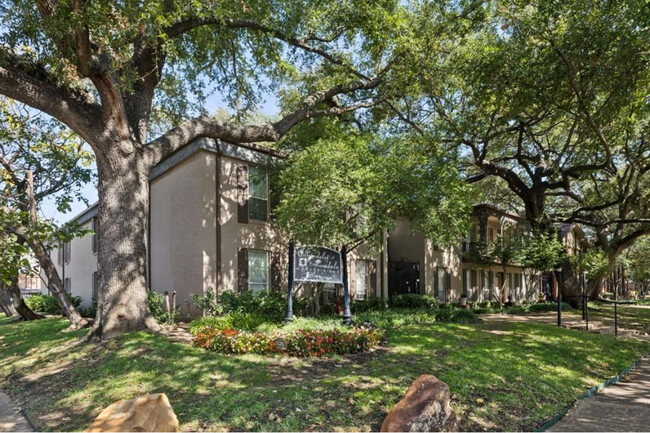Building Photo - 4209 Avondale Ave Unit 208 Rental