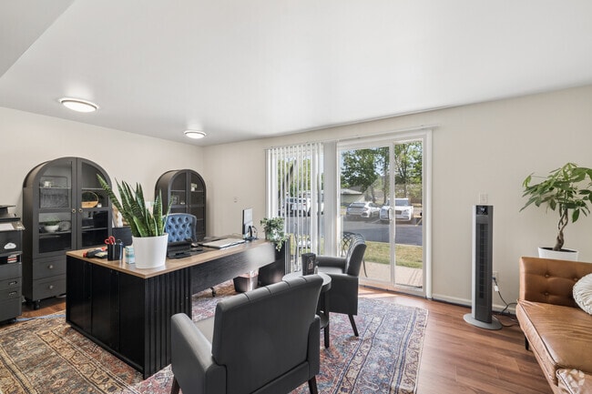 2BR, 1BA - 984SF - Living Room