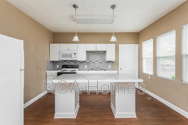 Building Photo - 3117 E Michigan St