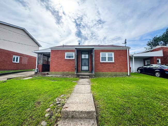 Building Photo - 125 Delrose Dr