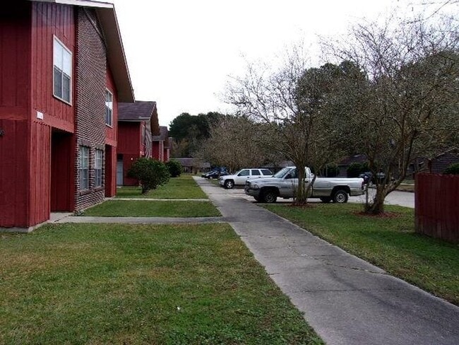 Building Photo - 29360 Red Oak Rd Unit 41