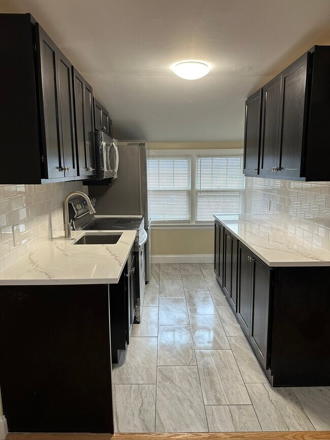 Photo - 585 Main St Unit 2