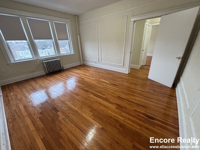 Building Photo - 1677 Commonwealth Ave Unit 2 BED 1 BATH Rental