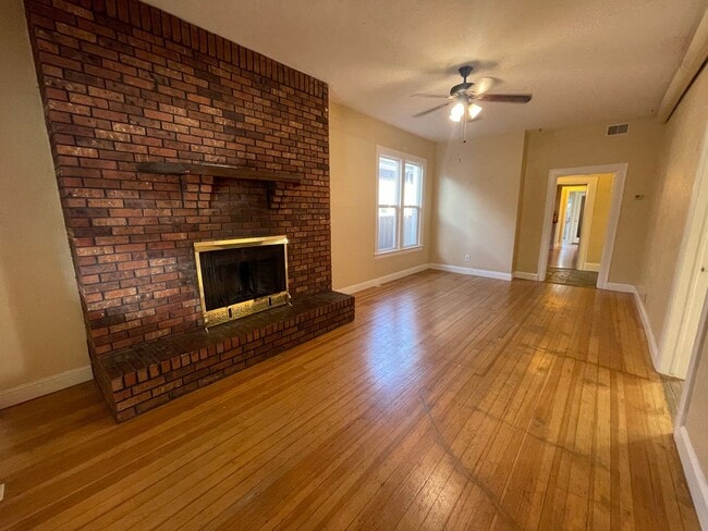 Building Photo - Charming 3 Bed 2 Bath in Downtown Denver. Unit #1