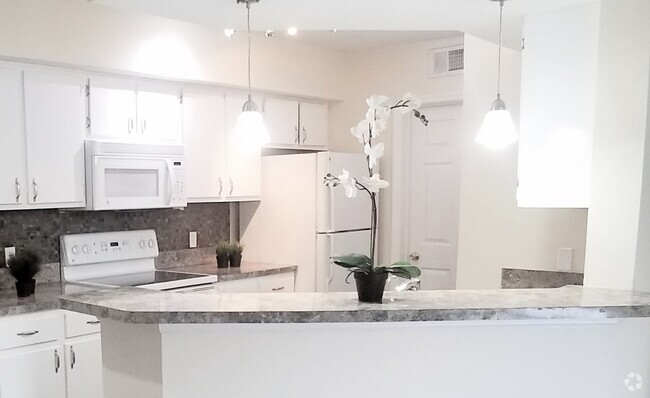 Building Photo - Gorgeous Remodeled 2/2 Floors Condo For Re... Unit 121