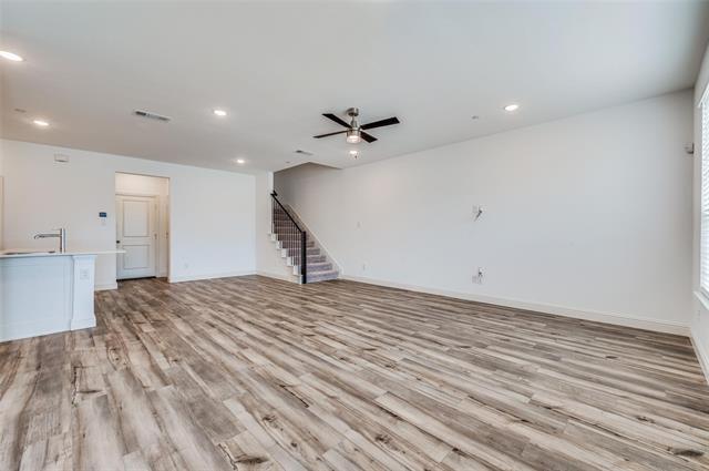 Photo - 8940 Samara St