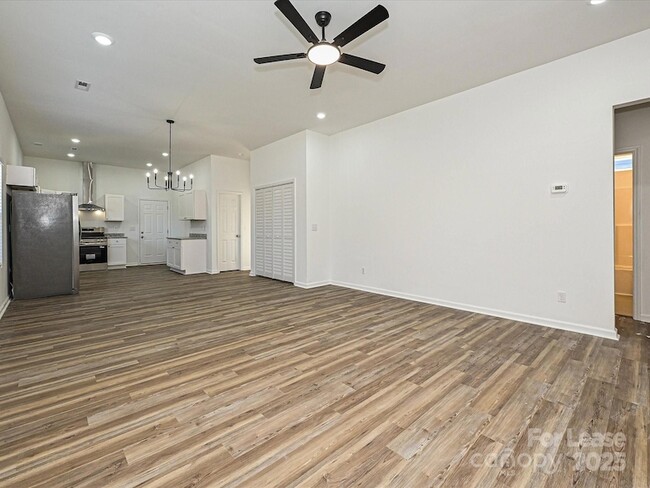 Photo - 1349 Russell St