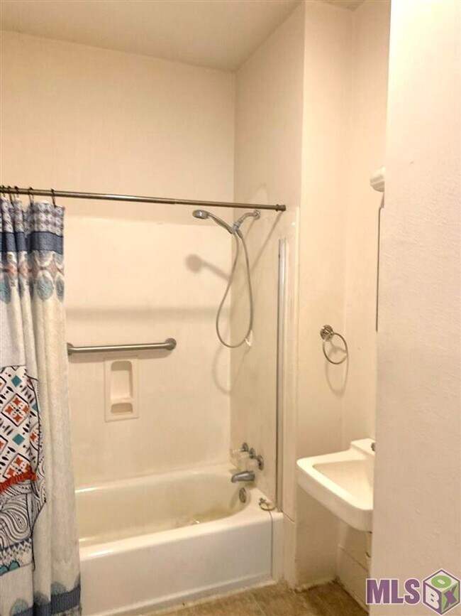 Photo - Comfort, Convenience, and Charm—All in One... Casa