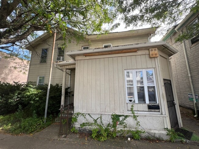 Building Photo - 848-850 Capouse Avenue Unit 3 Rental