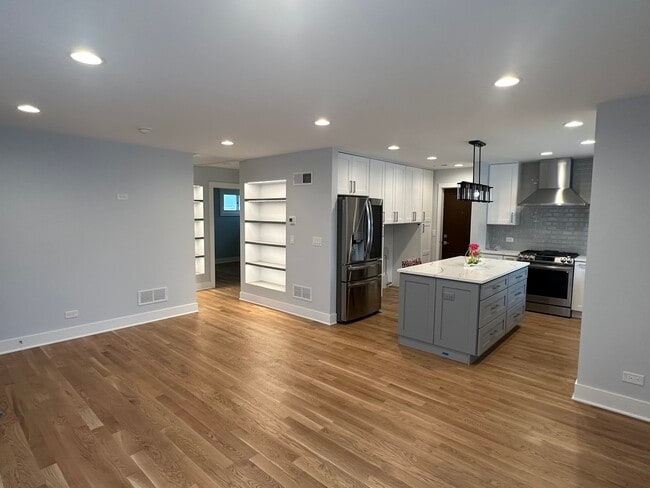 Photo - 9012 Mansfield Ave
