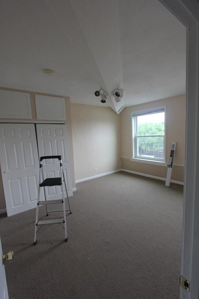 Photo - 6322 Victoria Ave