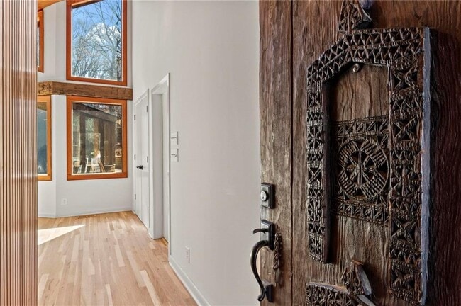 Photo - 120 Laurel Dr NE