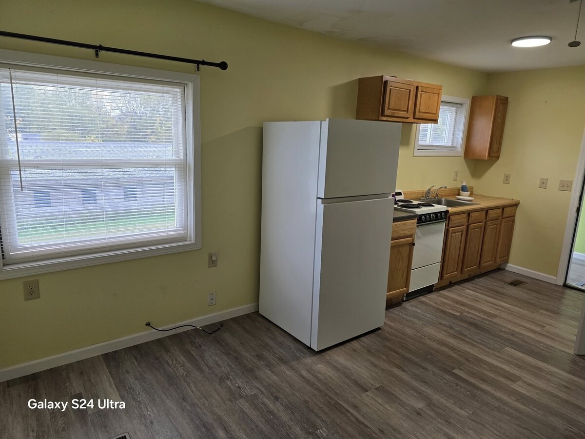 Photo - 4351 Lampman Rd Unit 3