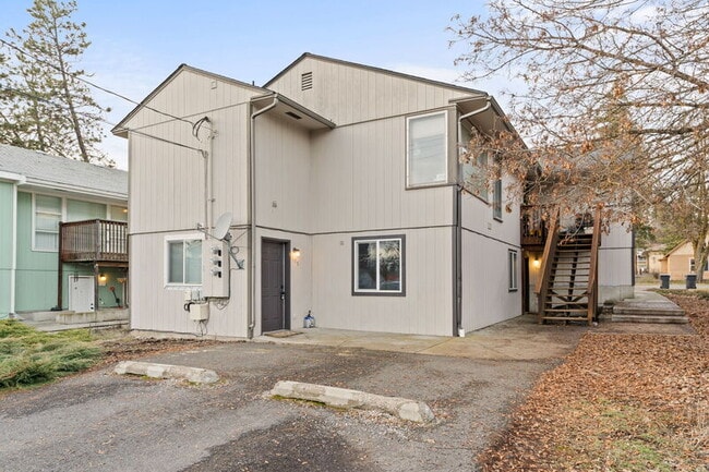 Building Photo - 105 W 3rd St Rental