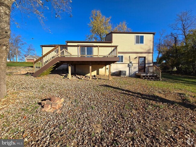 Building Photo - 5 Treetop Trail Rental