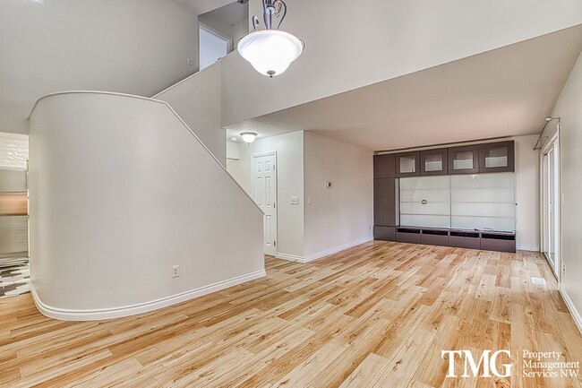 Photo - Wonderful 2 Bed 1.5 Bath Townhome in Seclu...