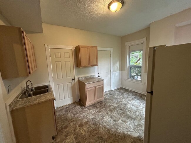 Photo - 666 Sims Ave Unit 2