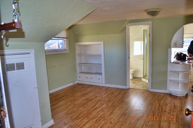 Photo - 306 2nd St NE