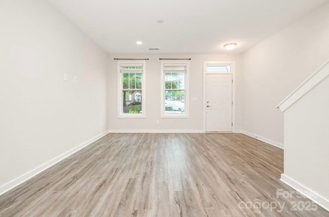 Photo - 125 Capital Ave