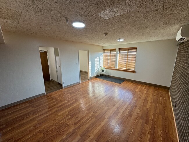 Building Photo - 460 W 600 N