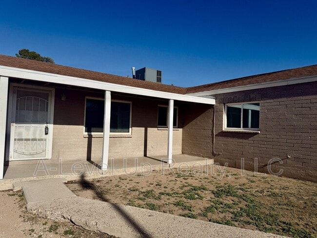 Building Photo - 2705 S Monterey Vista