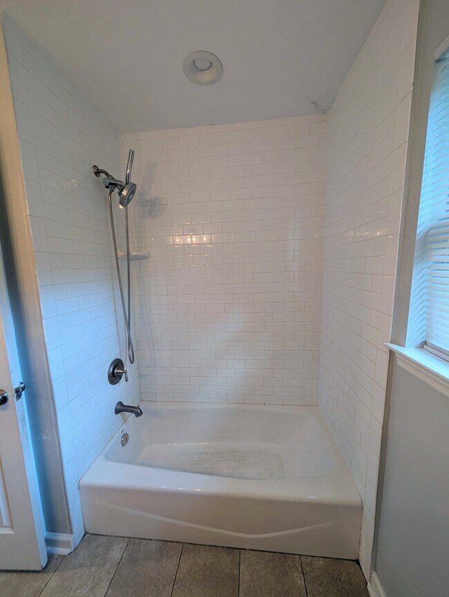 Photo - 2114 High Rd