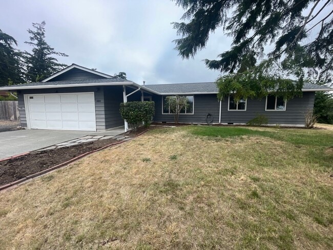 Building Photo - ***PENDING APPLICATION***Convenient 3-Bedroom Home Near NAS Whidbey Island with Garage Parking