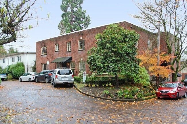 Building Photo - 2363-2371 SW Cedar St Unit 1 - 2371 Rental