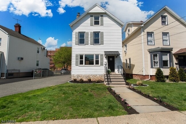 Building Photo - 108 Thomas St