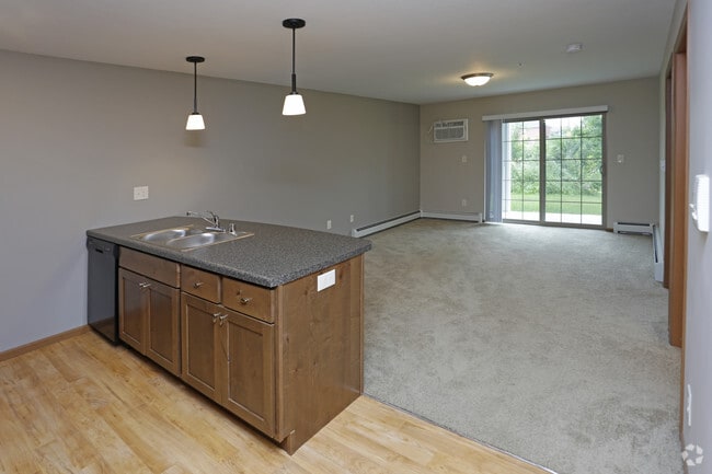 1BR, 1BA - 664 SF - Avon Estates