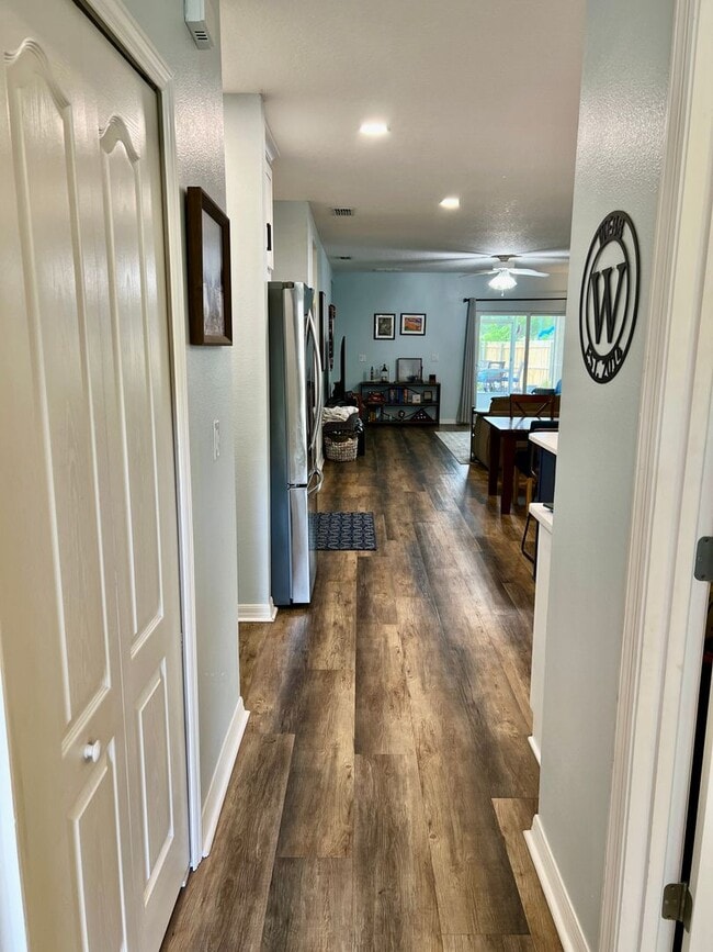 Photo - 5 bedroom home with fenced in yard!!!