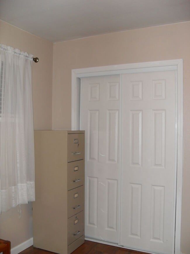 Photo - West-Flagstaff 4bd/2ba House Near NAU & CCC -Students & Pets OK!! Avail. July 10th!
