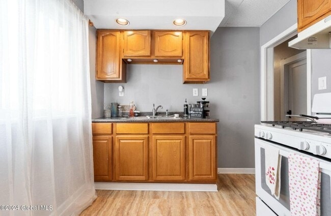 Photo - 115 Woodlawn Ave Unit 2
