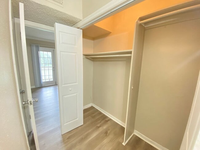 Photo - 435 Wymore Rd Unidad 203