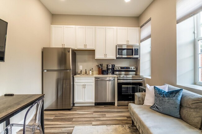 Photo - 701 E St SE Unidad ID1011208P