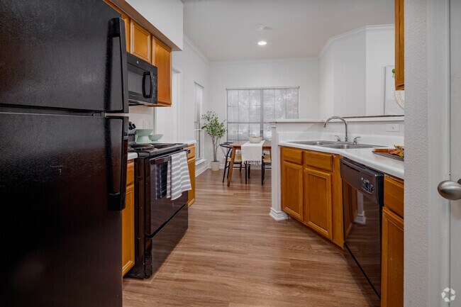 2BR, 1BA - 833SF - Kitchen