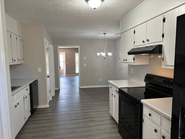 Photo - Freshly Renovated 2BR/1BA Duplex in Conyers Location!