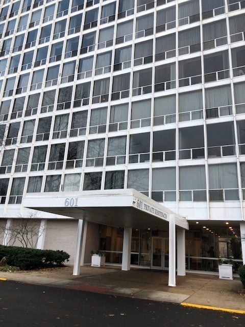 Building Photo - 601 E 32nd St Unit 203